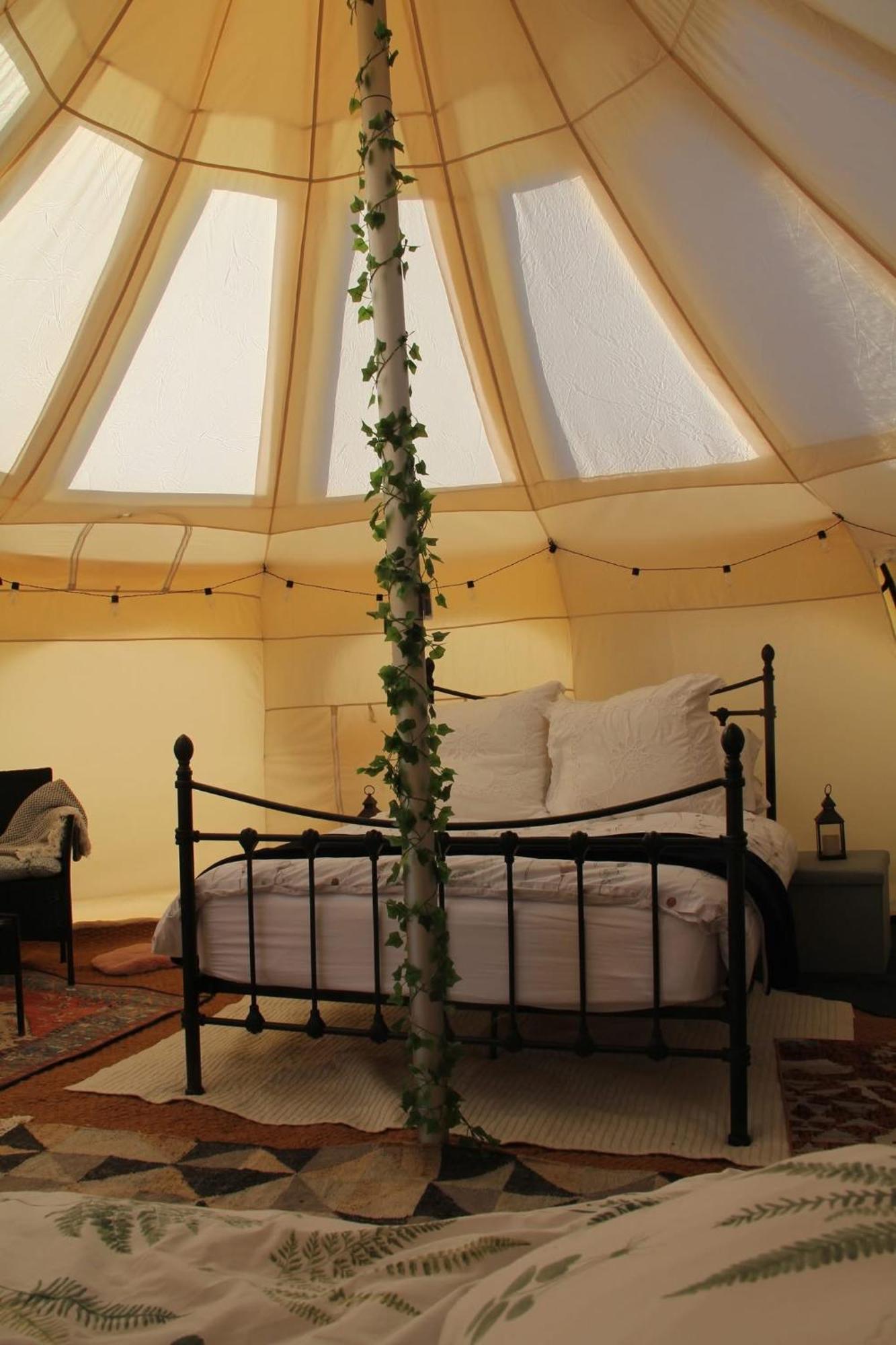 Tal-Y-Fan Farm 6M Stargazer Tent บริดจ์เอนด์ ภายนอก รูปภาพ