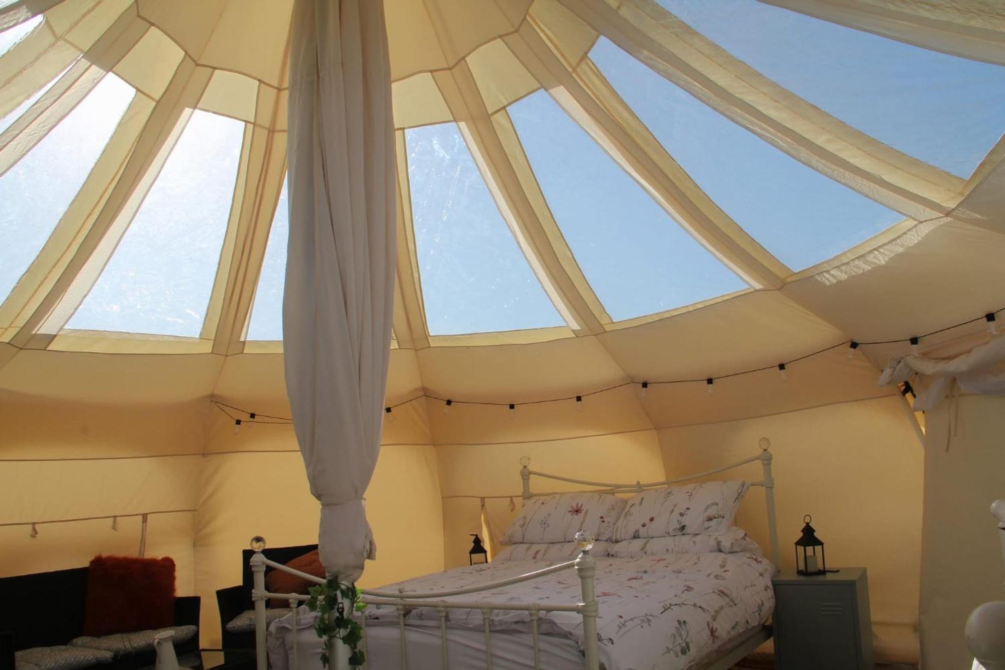 Tal-Y-Fan Farm 6M Stargazer Tent บริดจ์เอนด์ ภายนอก รูปภาพ