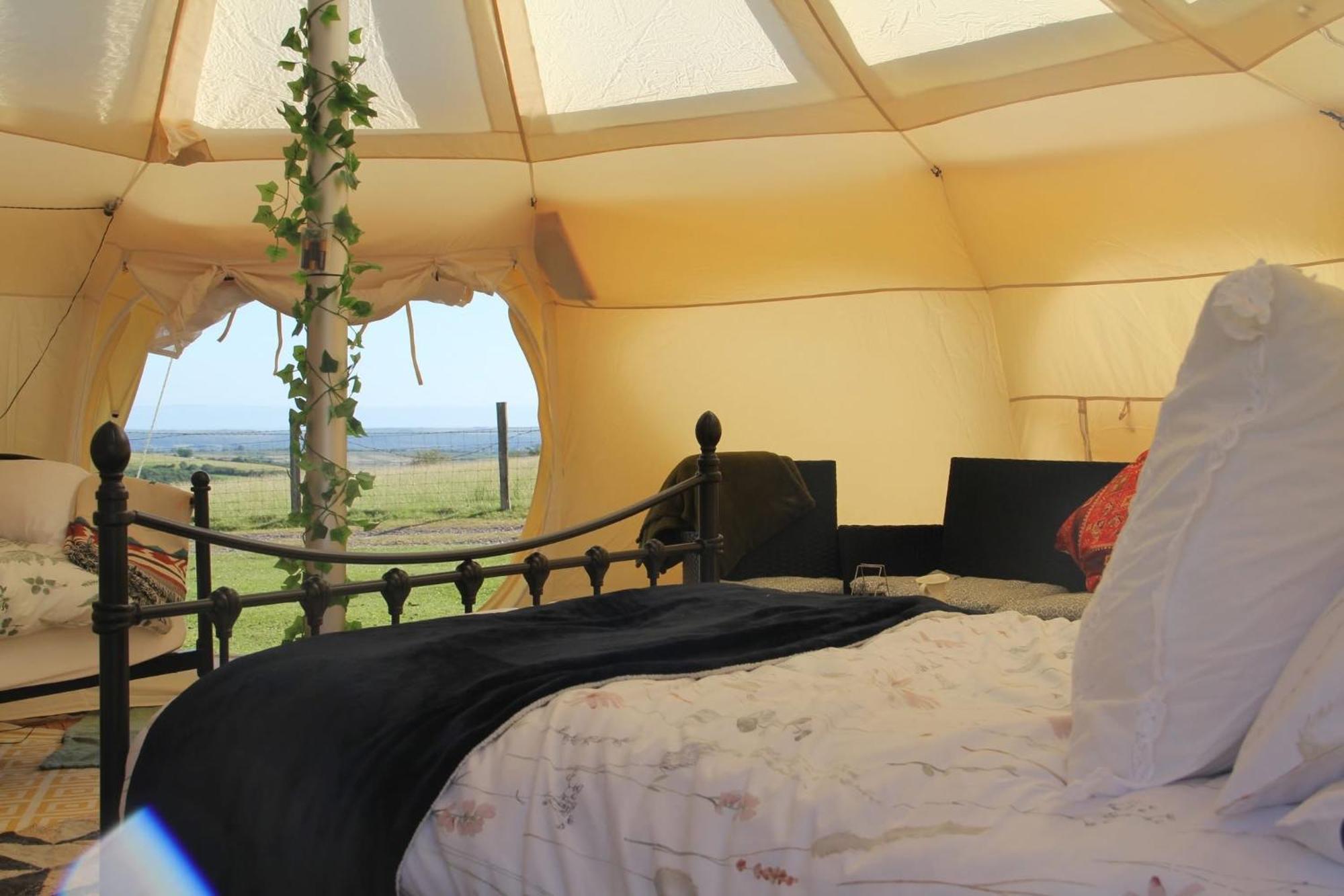 Tal-Y-Fan Farm 6M Stargazer Tent บริดจ์เอนด์ ภายนอก รูปภาพ